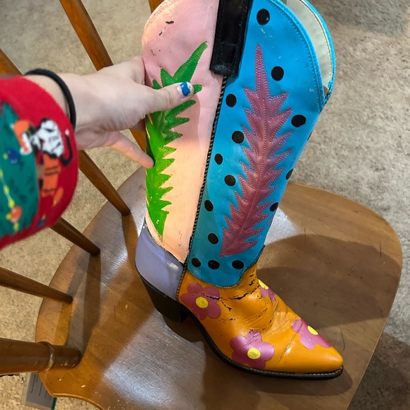 One of a kind hand painted boots - Picture 4 of 6